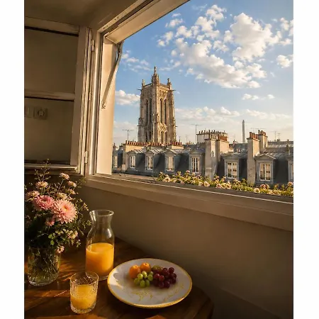 Terrace With 360-degree View & Artists' Paris